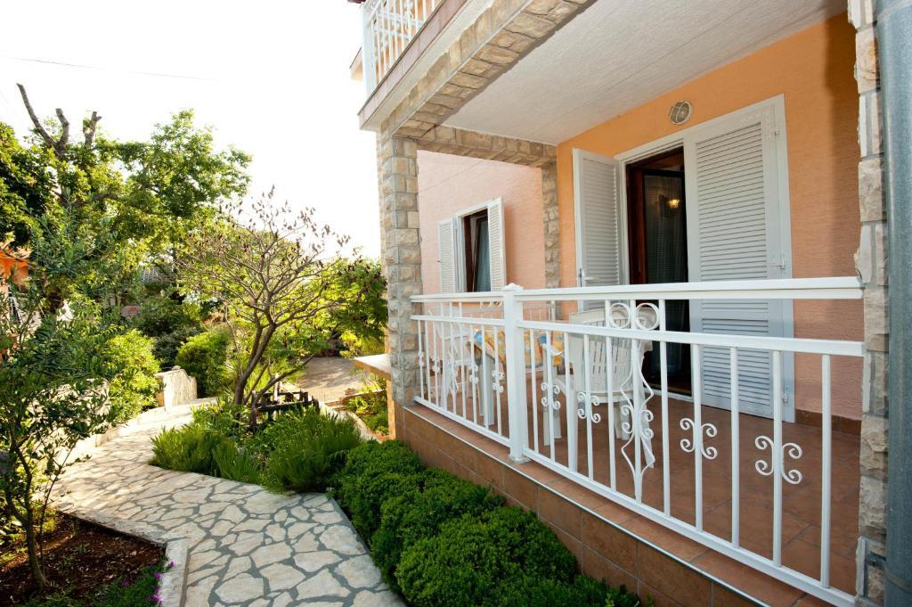 Apartments And Rooms Njivice Szoba fotó